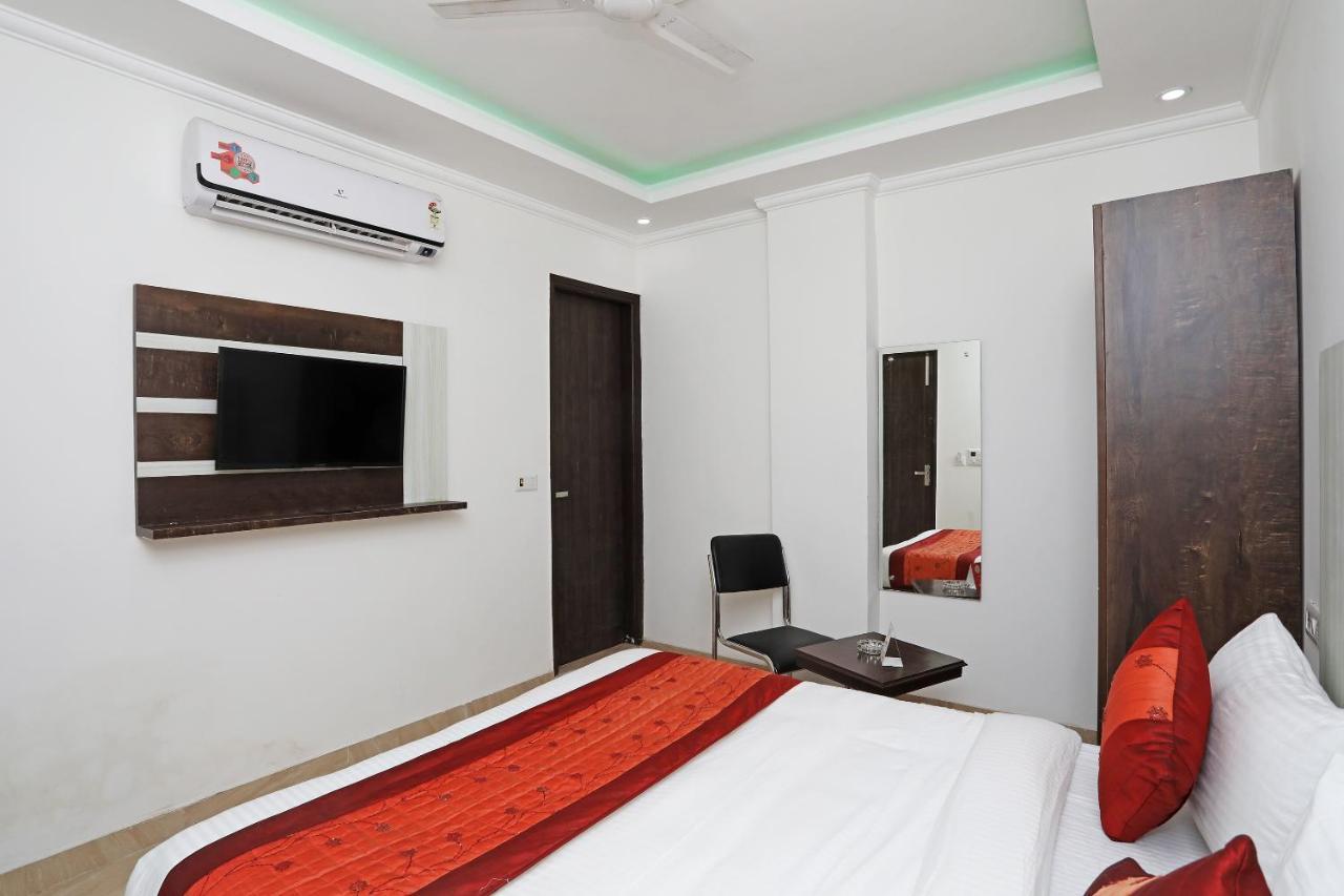 Airport Hotel Ambience Inn New Delhi Exterior photo